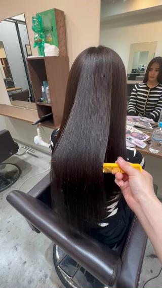 雨の日や湿度の高い日でも、髪型がくずれにくくなり、自分の髪を気にすることが少なくなります

カラーされている方はこのメニューがオススメ 