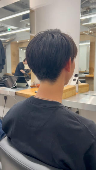 刈り上げながらナチュラルな仕上がりに
どのスタイリング剤でもバッチリ決まります
是非1度お任せ下さい！ 