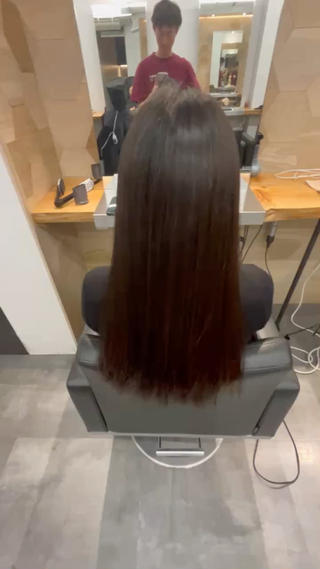 今話題の洗い流さないトリートメント
現在なんと通常料金の半額以下でご案内できます！
是非一度体験してみて下さい！ 