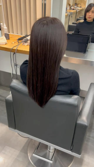 艶髪カラートリートメント
透明感のあるカラーとトリートメントを合わせてサラツヤな髪の毛に
セットでよりお得にご案内できます

このツヤ髪を作りたい方、是非お任せください♪

平日　20:30~
日祝　19:30～

定休日は、月・火曜日、第3水曜日
となっております

現在モデル限定価格でご案内できます

是非ご予約お待ちしております 