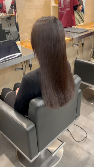 今話題の洗い流さないトリートメント
現在なんと通常料金の半額以下でご案内できます！
是非一度体験してみて下さい！ 