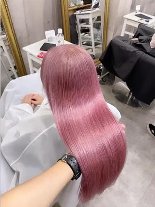 ブリーチ履歴2回以上ある髪からブリーチリタッチしてピンクカラーに。 