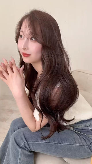 ほんのりのレイヤーカットに艶感を感じるカラーに 