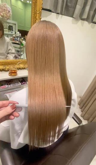 カムベージュ

オレンジ味が少ないブラウンベージュです
グレーになり過ぎないので馴染みやすいのも特徴です 