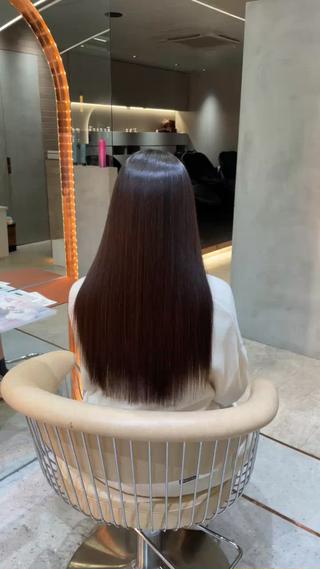 縮毛矯正で艶々サラサラストレートです♡
髪質改善トリートメントだけで物足りなかった方、癖が原因かもしれないので一度お任せください♡ 