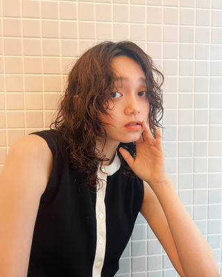 ウルフパーマ

カットパーマ
明日予約空いております

限定価格2000円 