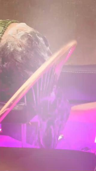 極上の癒しタイムをあなたに
アーチシャワーの優しいお湯に包まれながら、
頭皮も心もリラックス…
日々の疲れをそっとリセットしませんか？ 