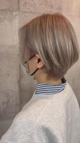 ショート カラー レイヤー/韓国 ハイトーン興津史弥のヘアスタイル