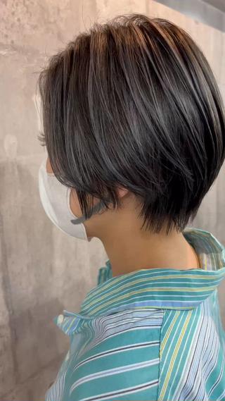 ショート カラー レイヤー/韓国 ハイトーン興津史弥のヘアスタイル