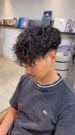 スペインカール

誰がみても綺麗なパーマ
.
キレイなカットとキレイなパーマ
カットがキレイじゃないとカッコいいパーマにはなりません。

“こだわりのカットとパーマ、理想×似合わせ”

必ず理想を超えるパーマスタイルに
一番カッコイイを一緒に創りましょう 