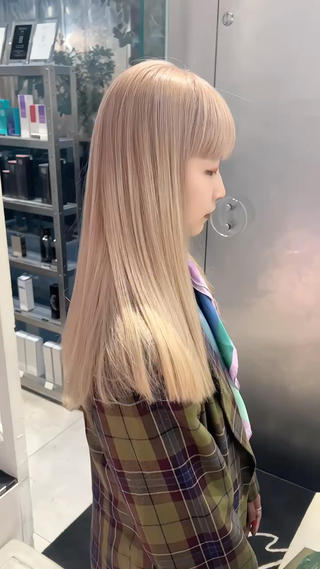 ワンレングスカット＋ホワイトブロンド 