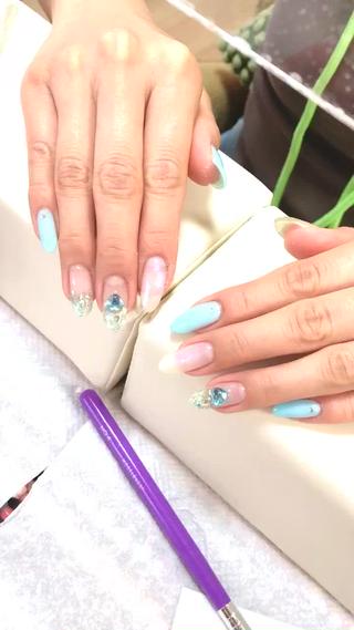 キラキラホログラムが夏っぽくてカワイイ！♪(*≧∀≦*)♡♡


#キラキラネイル
#ホログラム
 