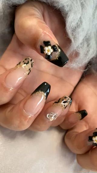 持ち込みアートデザインです
パーツは当店のパーツの中よりお選び致しました
とても可愛く大人っぽい中にリボンで可愛さもプラスして
大人気のレオパード柄オススメですよー 