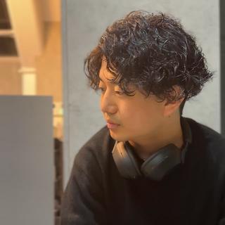 《スタイル》
メンズツーブロックツイストパーマスタイル

メンズスタイル特化美容師
一人一人の骨格に合わせたカットデザイン
スタイリングやスタイリング剤の提案を丁寧に
メンズ目線のかっこいいを提案します

お客様に1人1人が苦手を持っているのでそれらを解消できるように提案させていただきます。
メンズカットは切られ方でセットのしやすさが格段に変わります！
もし悩んでいるお客様いらっしゃいましたら是非一度ご来店ください！

メンズカット/メンズパーマ/メンズダウンパーマ/メンズツイストパーマ/メンズカラー/メンズアップバング/メンズ刈り上げ 