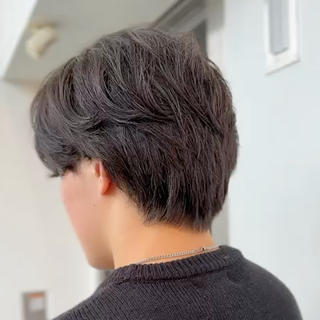 《スタイル》
メンズワンカールパーマ

メンズスタイル特化美容師
一人一人の骨格に合わせたカットデザイン
スタイリングやスタイリング剤の提案を丁寧に
メンズ目線のかっこいいを提案します

お客様に1人1人が苦手を持っているのでそれらを解消できるように提案させていただきます。
メンズカットは切られ方でセットのしやすさが格段に変わります！
もし悩んでいるお客様いらっしゃいましたら是非一度ご来店ください！

メンズカット/メンズパーマ/メンズダウンパーマ/メンズツイストパーマ/メンズカラー/メンズアップバング/メンズ刈り上げ 