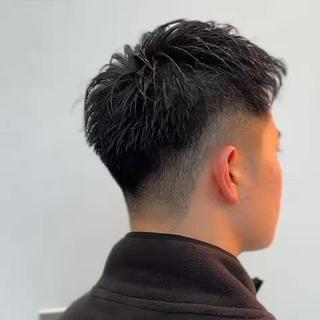《スタイル》
メンズ刈り上げショート

メンズスタイル特化美容師
一人一人の骨格に合わせたカットデザイン
スタイリングやスタイリング剤の提案を丁寧に
メンズ目線のかっこいいを提案します

お客様に1人1人が苦手を持っているのでそれらを解消できるように提案させていただきます。
メンズカットは切られ方でセットのしやすさが格段に変わります！
もし悩んでいるお客様いらっしゃいましたら是非一度ご来店ください！

メンズカット/メンズパーマ/メンズダウンパーマ/メンズツイストパーマ/メンズカラー/メンズアップバング/メンズ刈り上げ 