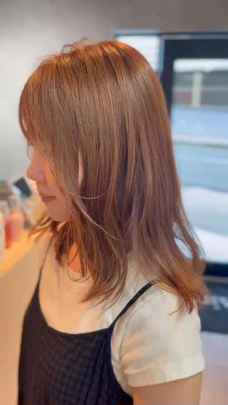 セミロング 小山洋次/阪急茨木/ 透明感カラーショートのヘアスタイル