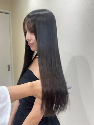 【髪質改善酸性縮毛矯正】
弱い薬をじっくり置くことで髪の負担を極限まで減らし、地毛のような仕上がりになる縮毛矯正！
　　　　

髪質改善ストレート（縮毛矯正）はこんな方にｵｽｽﾒ
ロ根本からのうねりが気になるロ湿気で髪の毛が広がるロ硬くてゴワゴワな髪質を変えたい
ロ過去の矯正で傷んでしまった
ロトリートメントの効果が感じにくい方 