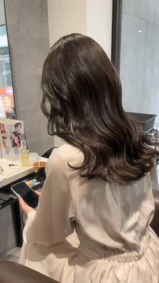 セミロング カラー Grow by NYNY 坂本 理輝のヘアスタイル
