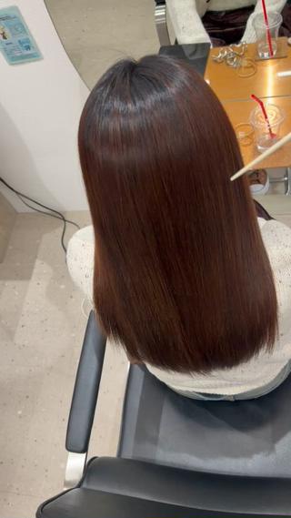 ホリスティックストレートでダメージを最大限に抑え潤いのある艶髪に大変身 