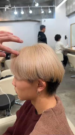 伝説のホワイトミルクティーベージュ

ブリーチ2回で可能です！
大人気カラーとなっております 