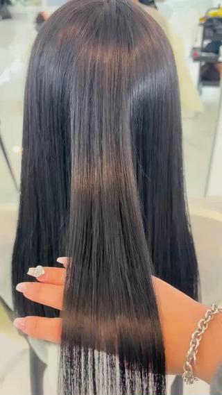 加工無しでの艶
就活や受験で暗染めされる方にオススメのツヤツヤカラー
暗髪でも重たくなく、透明感たっぷりのカラーならお任せ下さい
#カラー#透明感カラー