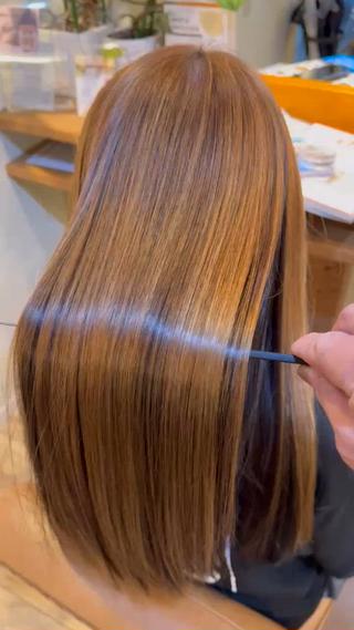 毎日ヘアオイル沢山つけてアイロンやブローをして、朝時間もなく大変結局結んでしまうなんて事が日常に有りませんか？
結んでしまい髪型への関心が薄れてないですか？
髪の広がり、くせ毛、ダメージ、エイジング様々なお悩みあると思います
しかし皆さんどっかで毎日髪型、髪質に対してコンプレックありますよね？
そんな方はすぐに髪質改善酸性ストレートをやって見てください仕上がり綺麗すぎて感動と喜びを感じてみてください
このストレートは熱が、味方になってくれるので、ご自宅でのドライヤーやアイロンをすると更に綺麗になります
1度では難しいケースも2回目、3回目と綺麗にして行く事も出来ます 