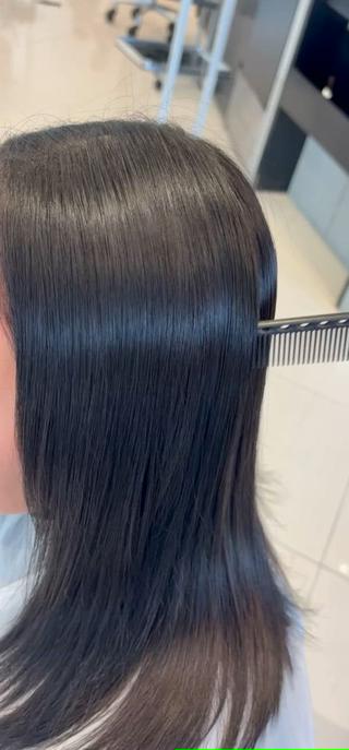 セミロング 今野 優のヘアスタイル