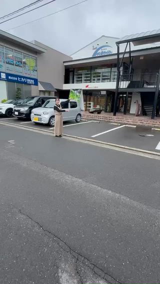 こんにちは♪
駐車場からお店までの道のりです
ご予約、ご来店お待ちしておりますね 