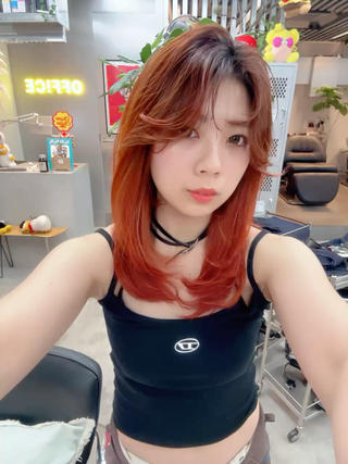 セミロング カラー 岡野 静華のヘアスタイル