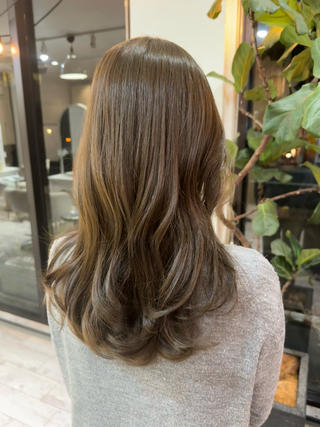 赤みの強いブラウンからオリーブベージュ 