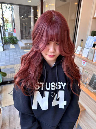 ワンブリーチでピンクレッド

赤すぎない絶妙なバランス♡

まだまだカラーモデル様募集中です 