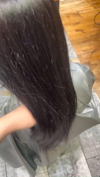 ブルー強すぎない艶のあるブルーブラック
 