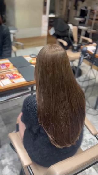 オリーブベージュ 