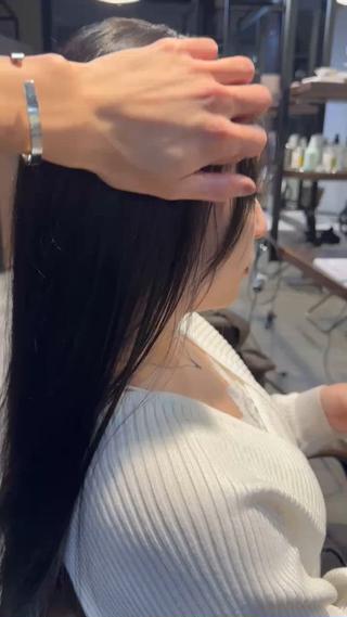 インナーのブリーチリタッチをして色落ちが紫色を入れました！徐々にシルバーっぽくなっていきます 