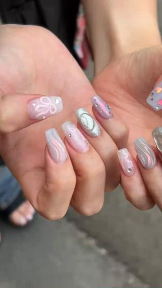 明日空きございます

夏らしい涼しげななデザイン

持ち込みアートお任せください♪
カラー、パーツ、マグネット、グリッター豊富にご用意ございます♪

高円寺駅徒歩5分　プライベートネイルサロン
<instagram  aore.nail >

#フットネイル　#フットケア #オフィスネイル #ブライダルネイル#ニュアンスネイル #マグネットネイル#グリッターネイル
#ショートネイル #夏ネイル #クリアネイル#リボンネイル#ハートネイル#ブラックネイル#キラキラネイル 