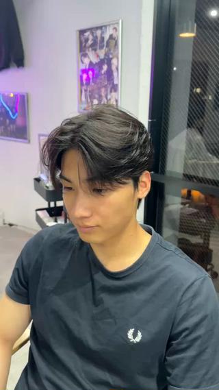 韓国スタイル　カルマヘア

韓国ヘアのこだわり」
・本場韓国ヘアのお届け
・清潔感が出る美しいスタイル
・色気もでるオシャレスタイル

髪型で人生変えさせていただきます 