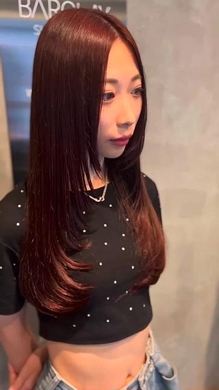 ボルドーレッド♡

赤系はブリーチ無しで綺麗に発色してくれるので
夏イメチェンしたいお客様から人気です 