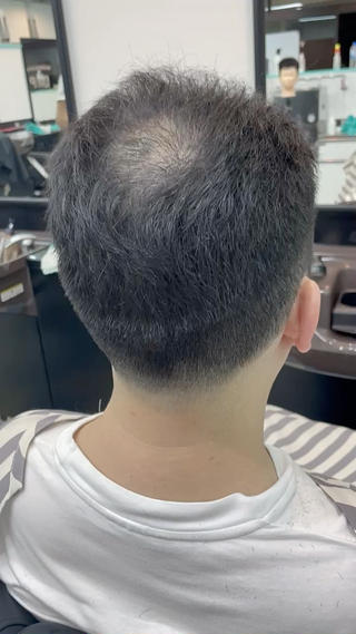 普通の刈り上げに飽きた方にオススメです
ローフェード 