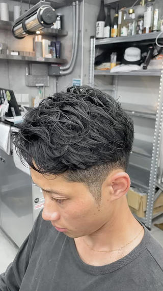 メンズショート
髪質に対して合ったスタイリング剤を使うと最大限に
魅力が引き出せます 