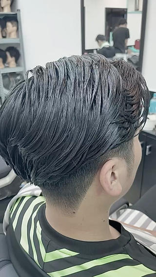 オールバックショート
長さは残したいけどスッキリしたい方にオススメ 