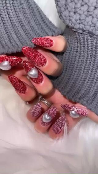 ワンカラーにパーツつけました♪

クリスマスっぽくキラキラに 