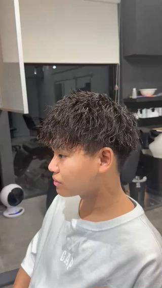 「緩めツイストパーマ」


STAYG 
上野大河です

持ち前の明るさと技術で
あなたに似合う最高のスタイルを！

「モデル様を募集しております」️՞

料金
カットご新規様　￥2000
パーマカットご新規様　￥5000
カラーカットご新規様　￥5000
ブリーチあり　＋￥5000~


営業時間
火​〜​日曜日【10:00​〜​19:00】
定休日
毎週月曜日、第一日曜、第三火曜

〒918-8124
福井県福井市羽水2丁目613 