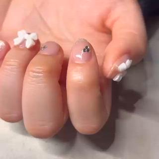 [持ち込みデザイン]
ヌーディーカラーに先端マグネットネイル

※当店ではvカットストーンは取り扱いないです。
 