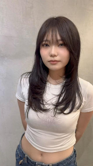 今話題の韓国レイヤー
顎下から入れることで骨格矯正