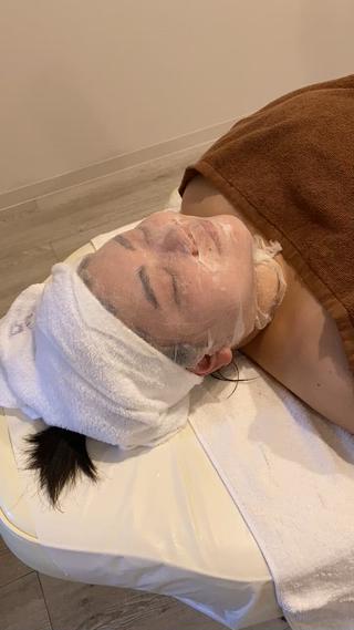 プルンップルンッのマスクパック

温かい肌に、通常使う美容液成分の10倍量を一気に肌に浸透

首までパックを乗せるので
無防備になりやすい首ケアーにも最適 