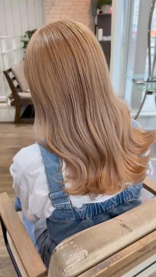 ホワイトベージュ

ブリーチ2回ほどです 