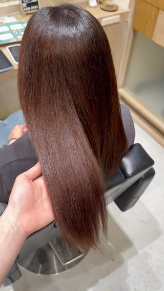 セミロング レイヤー/顔周り/透 明感カラー/うる艶のヘアスタイル