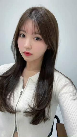 垢抜けヘアは透明感と質感

顔周りで作る小顔に魅せるカット
"あなたは顔にコンプレックスがありますか？"
誰もが小顔で可愛いや綺麗に見られたいものです！顔周りにこだわれば(丸顔,面長,エラ張り,腫れ顔,など)すべて解決出来ます！
・
・
室内でも透明感を出す為のカラー
10トーン以下はWカラーが必要な場合がございます。
・
・
誰もが憧れるツヤと透明感をつくりませんか？
髪質改善をしながら、お客様のケアはもちろんお客様にあったご提案をさせてもらいます！
一人ひとりにあった似合わせで「なりたい！」を叶えます
 