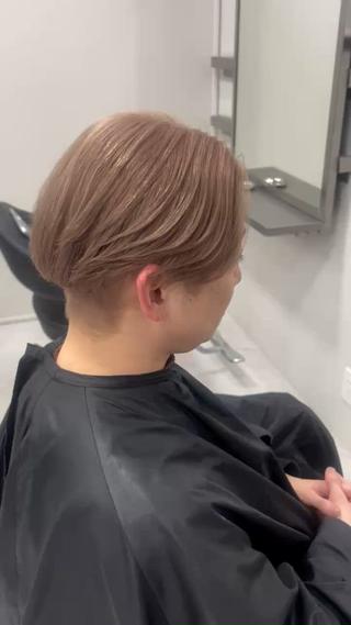 ブリーチベースを一度作ってしまえば、１ヶ月半から２ヶ月後根本のリタッチだけでつなぎ、カラーもハイトーンを続けることができます！ 